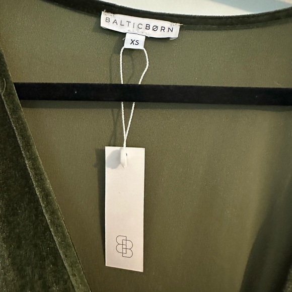 NWT Baltic Born Meghan Velvet Wrap Maxi Dress Olive Size XS - Picture 5 of 5